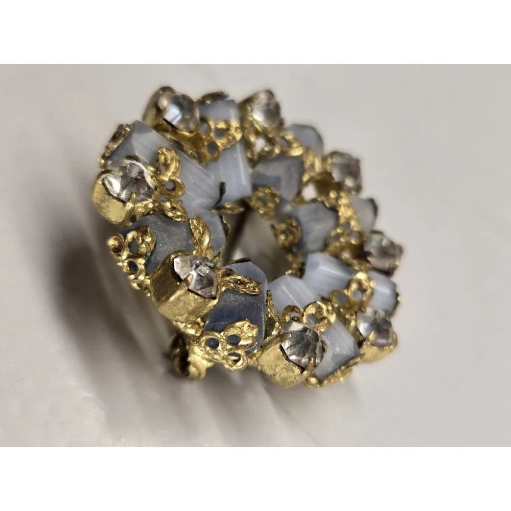 Vtg Mid Century Ice Blue Satin Glass Chaton Rhinestone Wreath Brooch Filigree